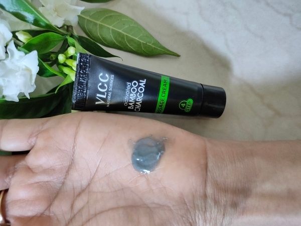 VLCC  Charcoal Facial Kit 